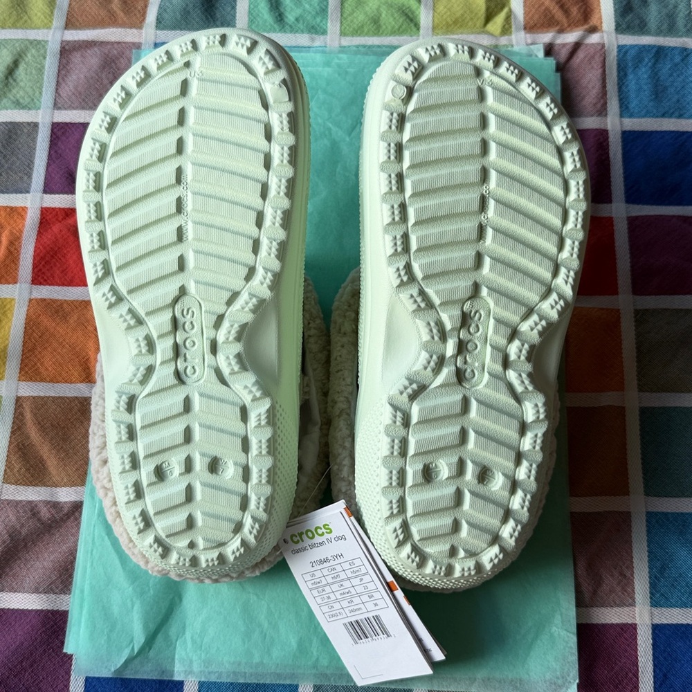 🛌 CROCS LINED CLOGS 🛌 NWT 🛌 - Picture 10 of 16